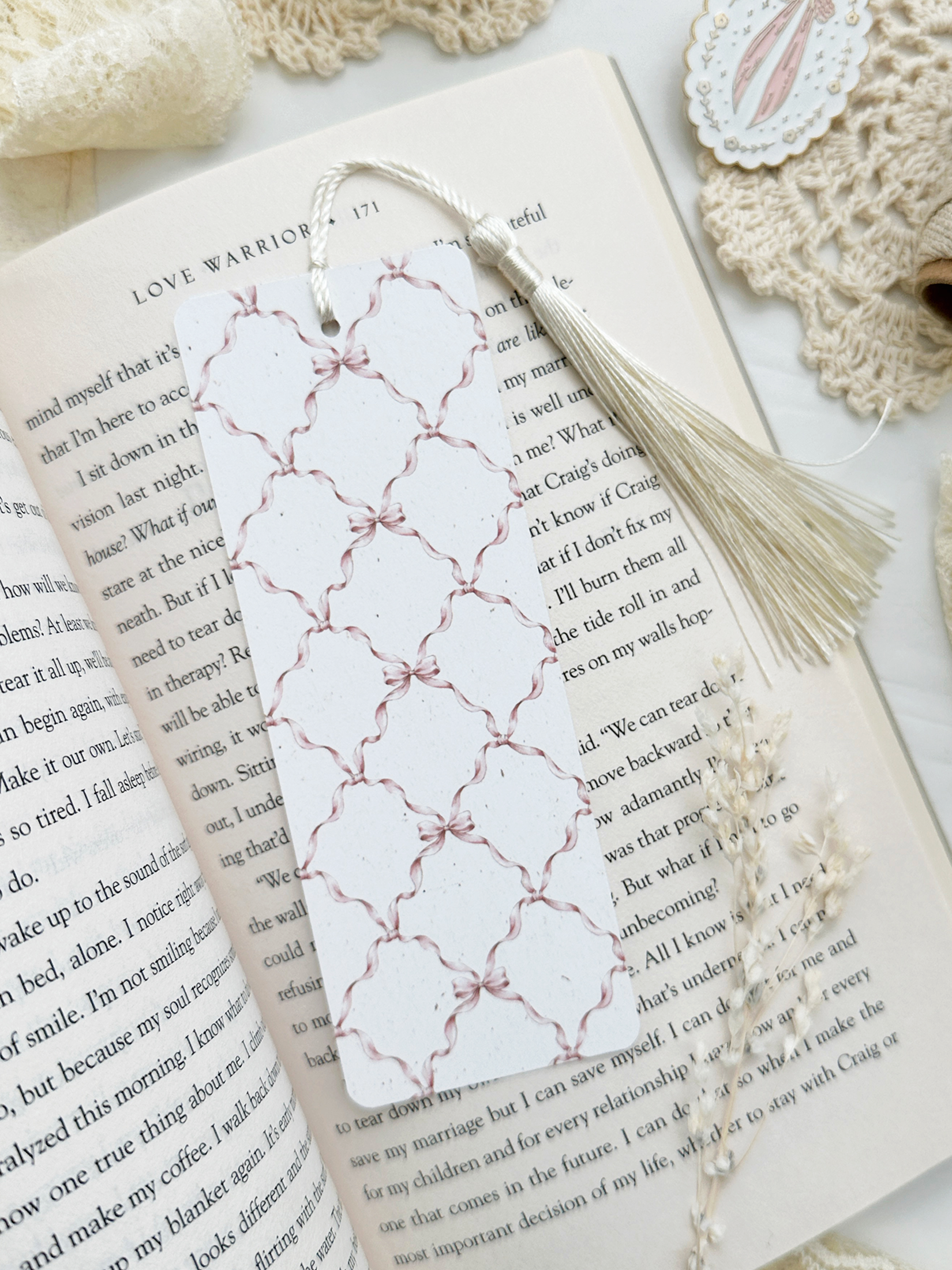 coquette bow trellis bookmark – Leelajournals