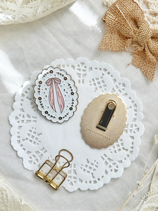 scalloped bow enamel journaling clip