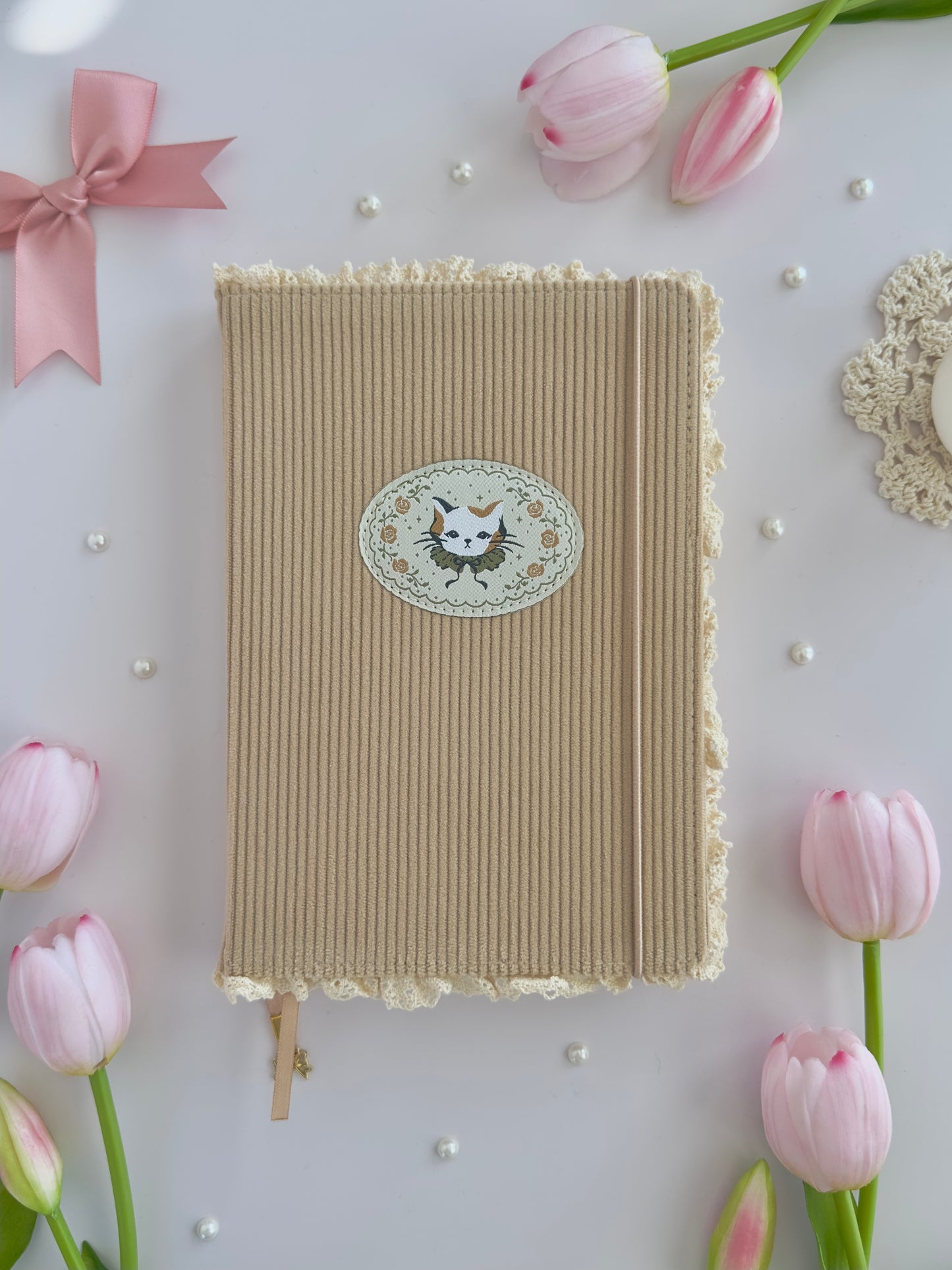 160 gsm | A5 | calico cat notebook (dotted, lined)