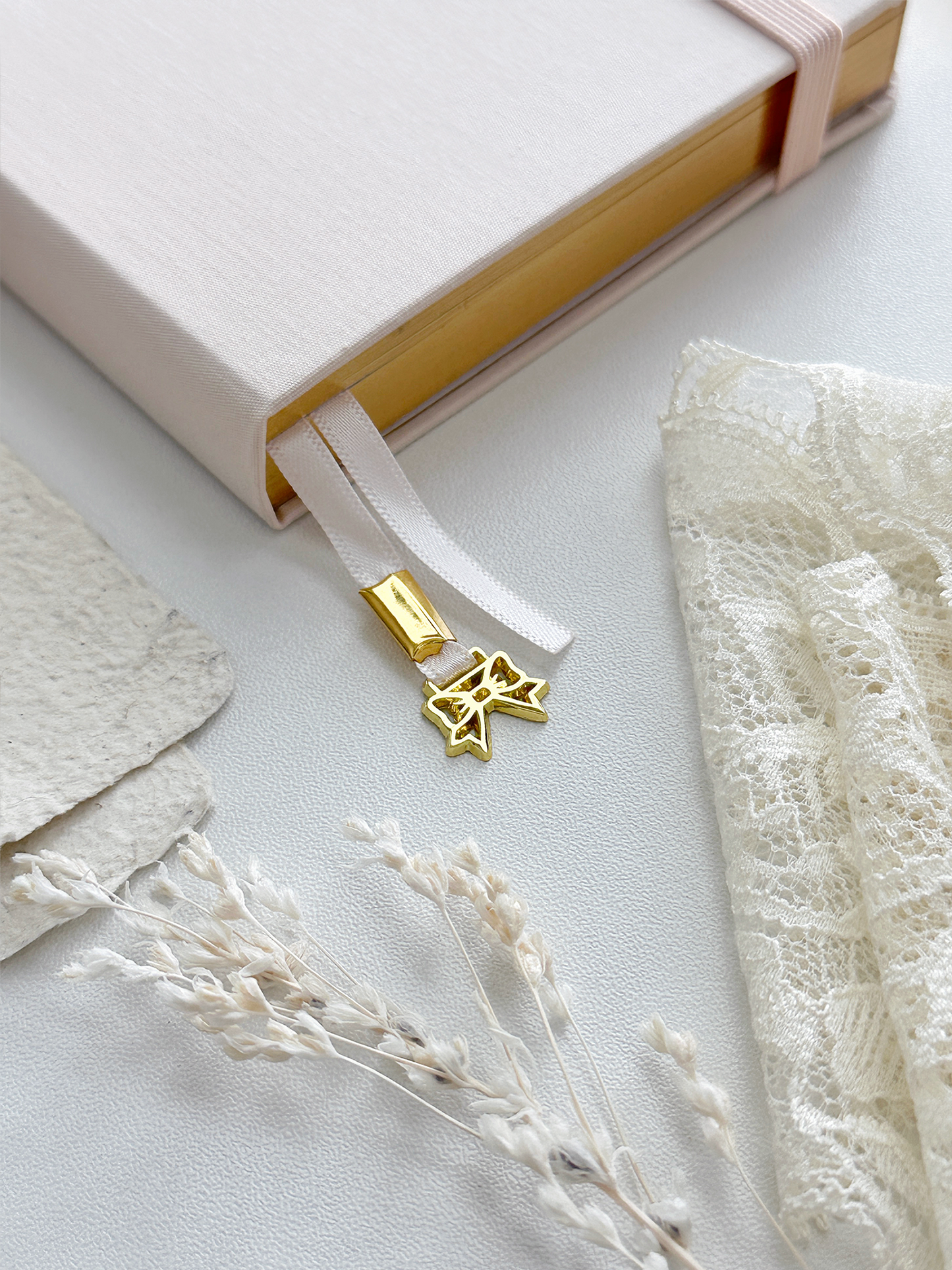 120 gsm | A5 | tulip notebook (dotted)