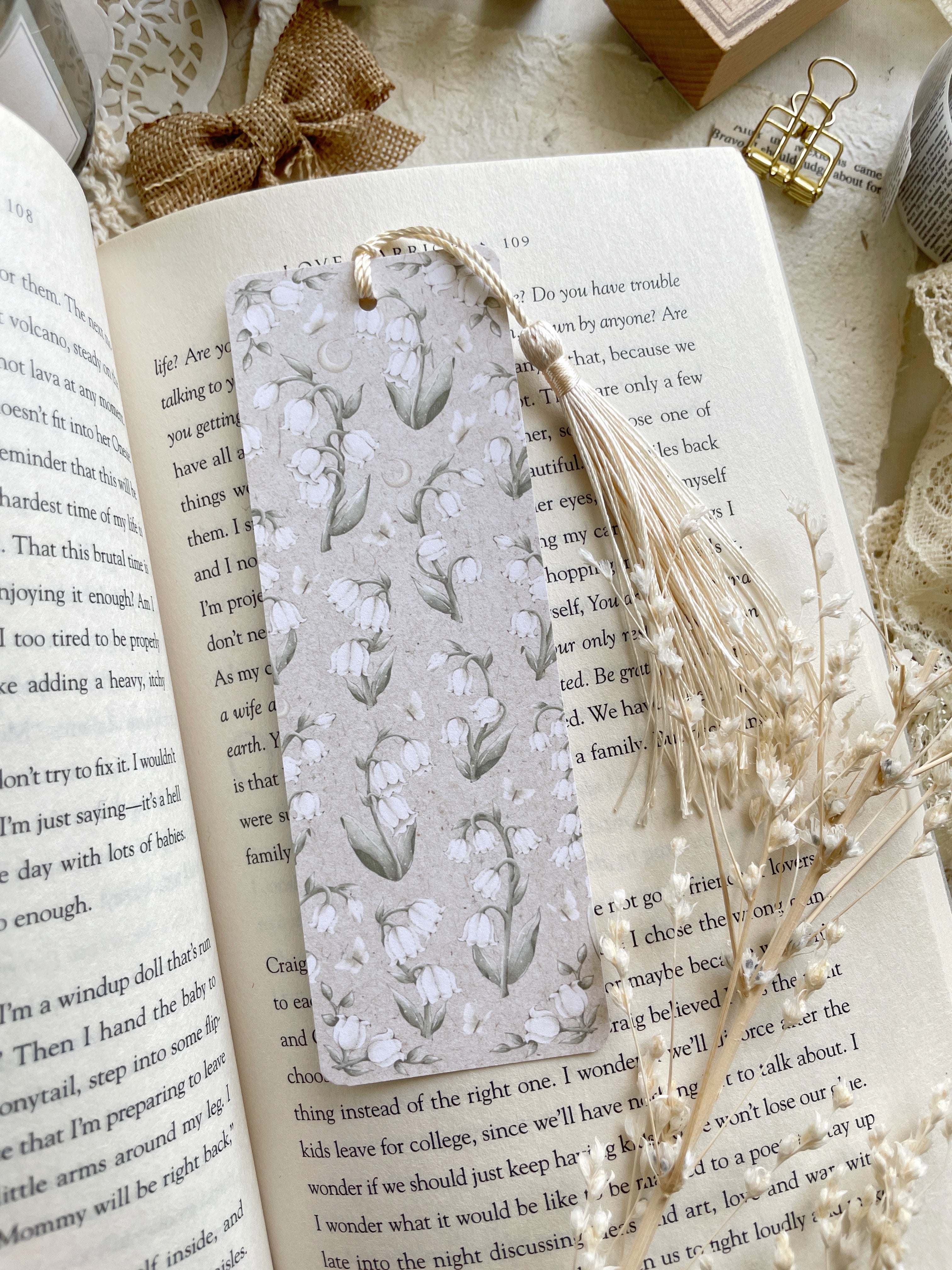 Jual lily of the valley coquette beads bookmark ‎♡₊˚ ・₊✧, penanda buku