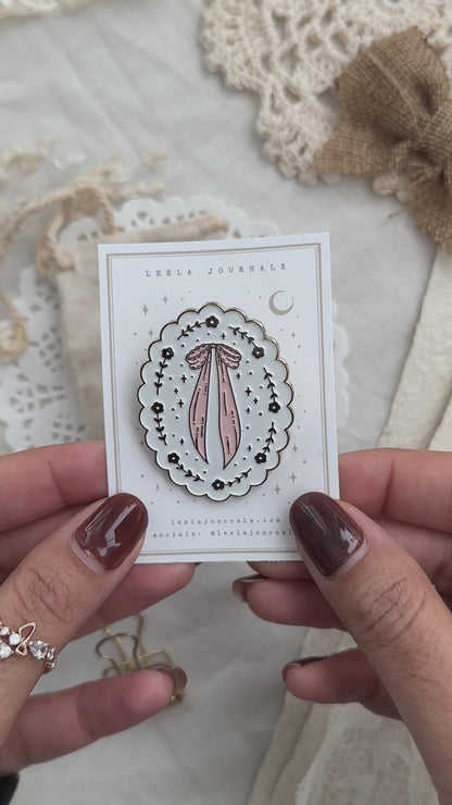 scalloped bow enamel journaling clip